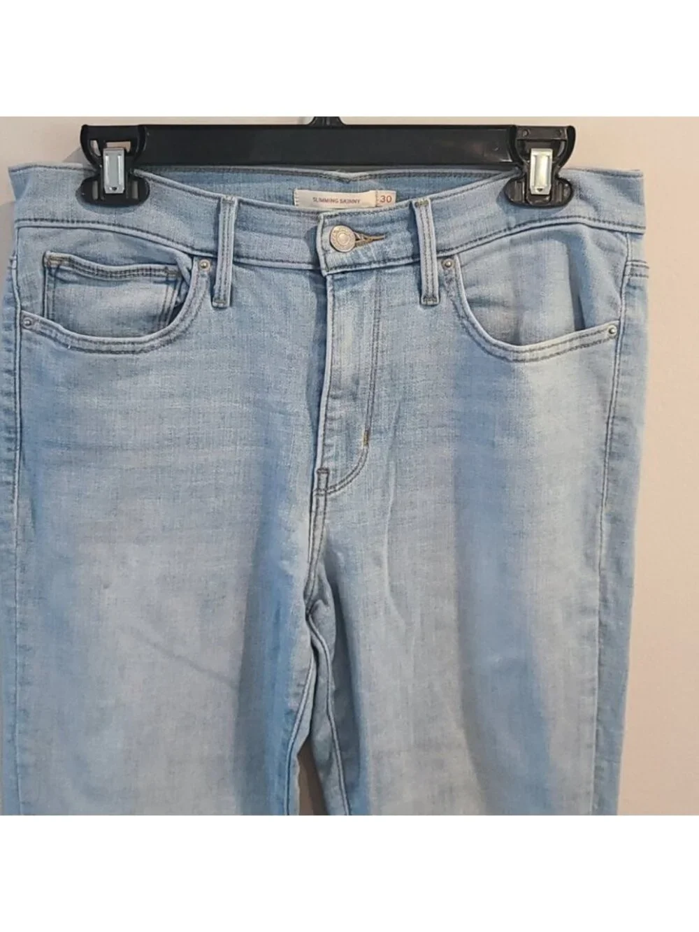 Levi slimming skinny lightwash jeans